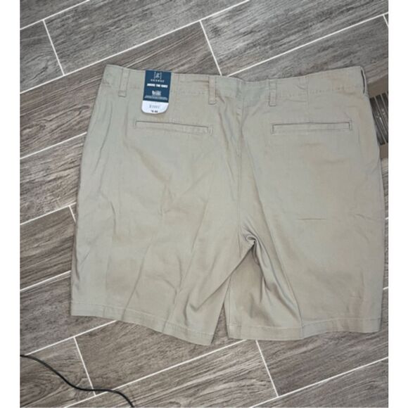 Shorts khaki color. Nice dress or play shorts. anywhere else you want to go. Siz - Picture 7 of 16